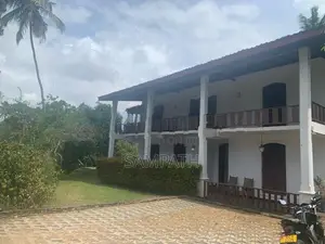 Luxury 2 Story House with Swimming Pool for Sale Kandy