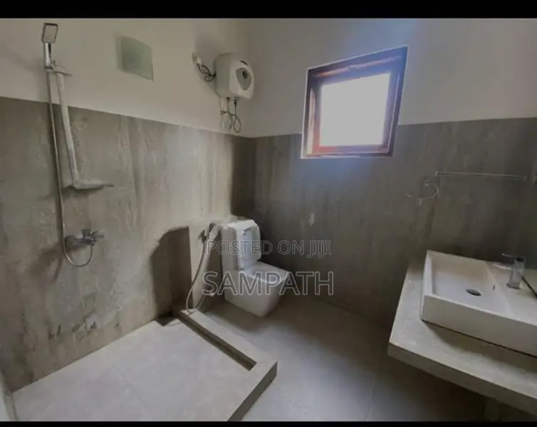 Luxury 2 Story House with Swimming Pool for Sale Kandy