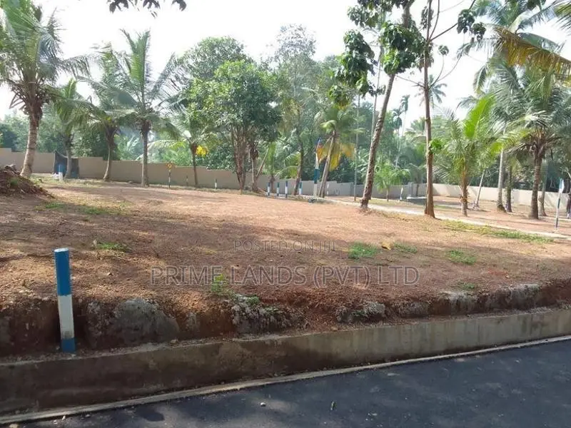 Land in Gonahena Waboda Road