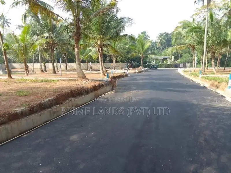 Land in Gonahena Waboda Road