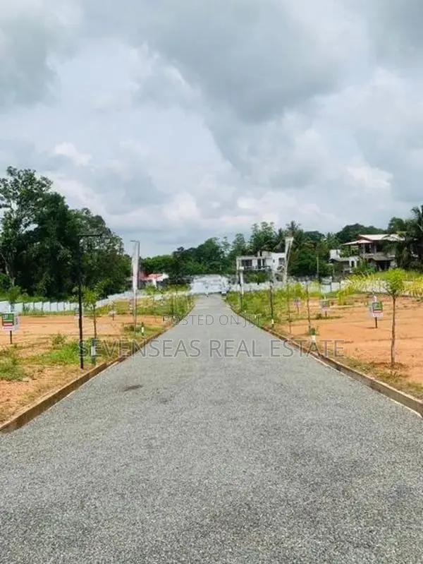 Residence Land for sale in Athurugiriya