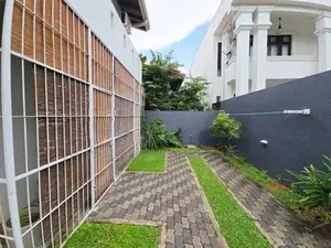 Luxury 5 Bedrooms House For Sale - Pannipitiya