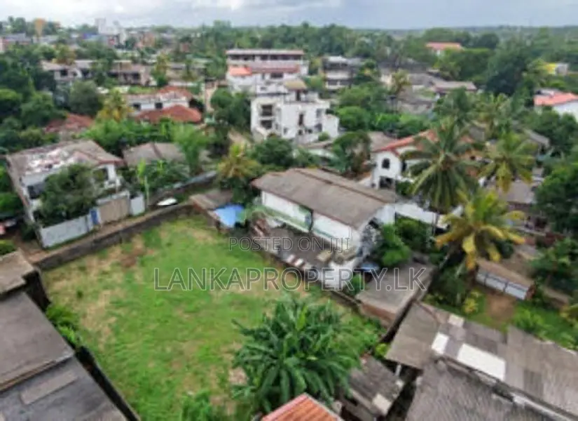 Prime Residential Land for sale near Kadawatha Town.