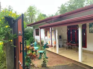 Well-maintained House for Sale in Kirillawala Waliweriya road