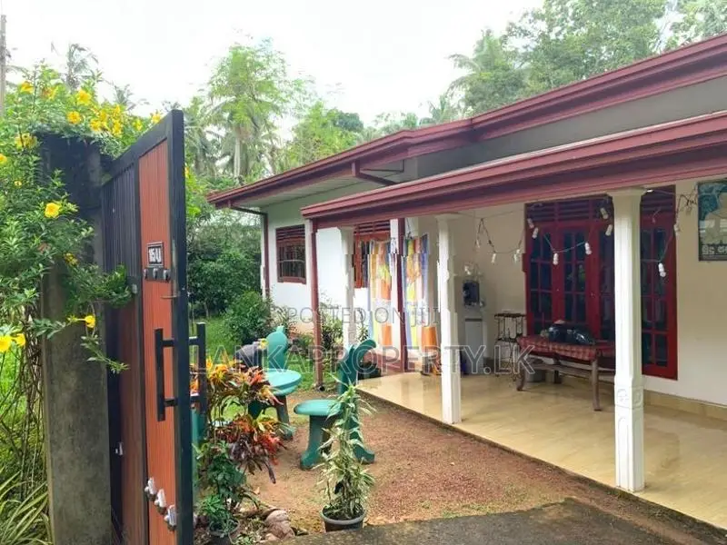 Well-maintained House for Sale in Kirillawala Waliweriya road