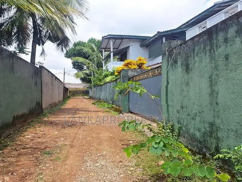 Land with Basic House for Sale Thalahene, Malabe.