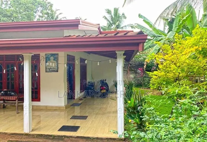 Well-maintained House for Sale in Kirillawala Waliweriya road