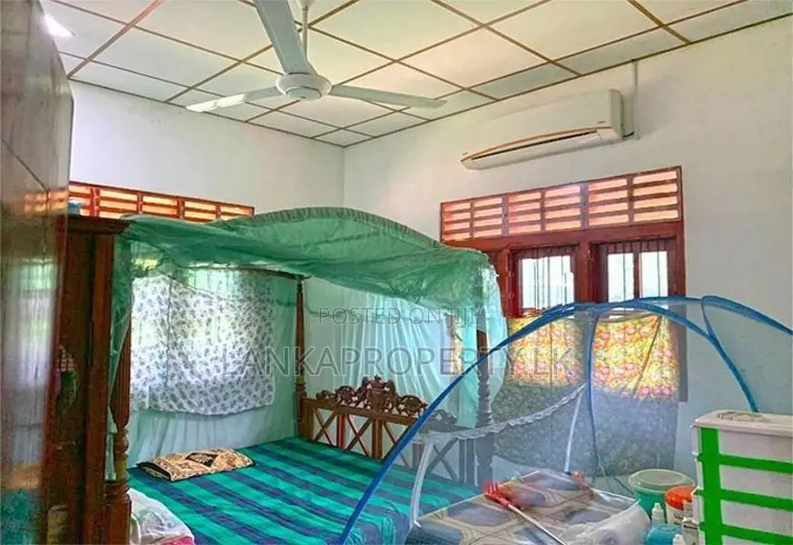 Well-maintained House for Sale in Kirillawala Waliweriya road