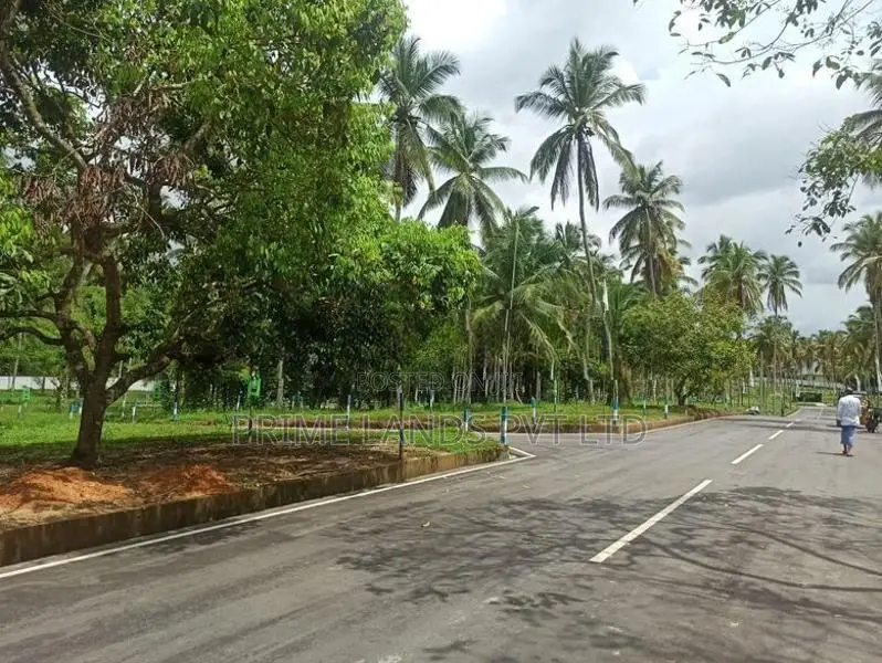 ගම්පහ නගර සීමාවෙන් අගනා ඉඩමක්