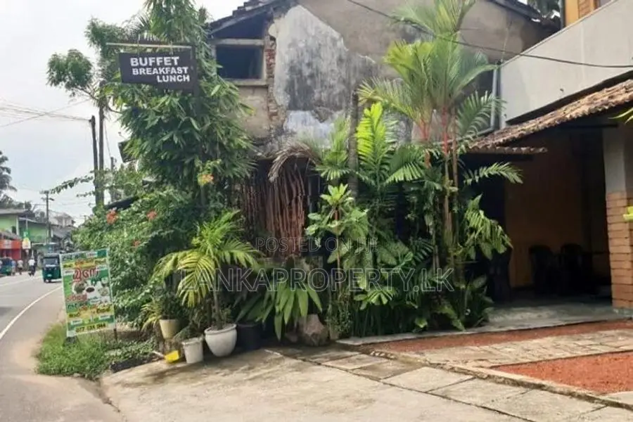 Roaf facing Property for Sale in Dodanduwa, Hikkaduwa – Tourism Zone