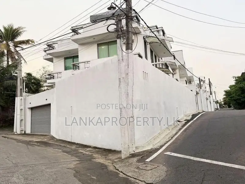 Brand New 3-Storey House for Sale – Kaduwela