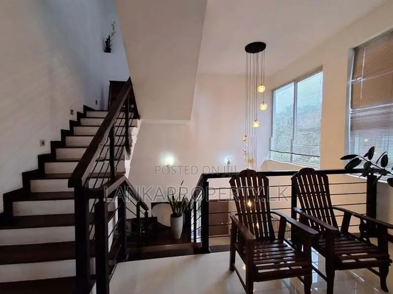 Prime Location Two Storied Luxury House for Sale in Pasyala, Nittambuw