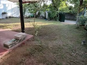 Boralesgamuwa, Lake Rd - 7.5 Perches Land with an Old House to Sale