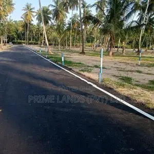 උඩුගම්පොළින් නේවාසික බිම්කොටස්