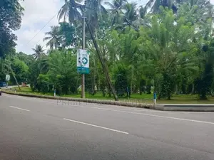 යක්කල නගරයෙන් බිම්කොටස්