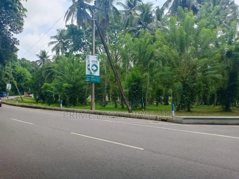 යක්කල නගරයෙන් බිම්කොටස්