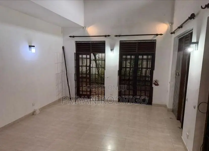 Kalubowila Sri Maha Vihara Road - 04 Bed Room House for Immediate Sale