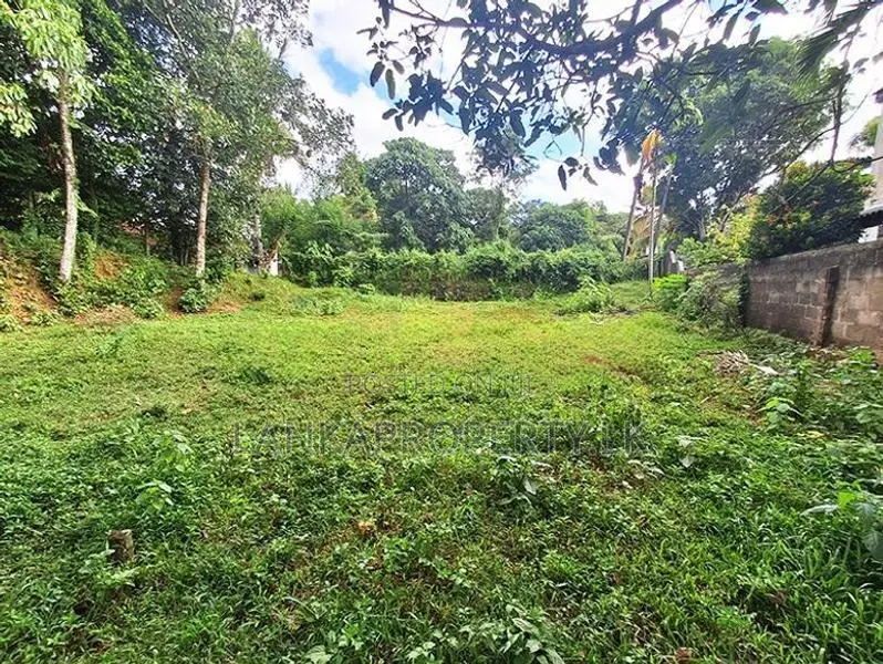 Residential Land for Sale in Lake Road, Akuregoda, Battaramulla.