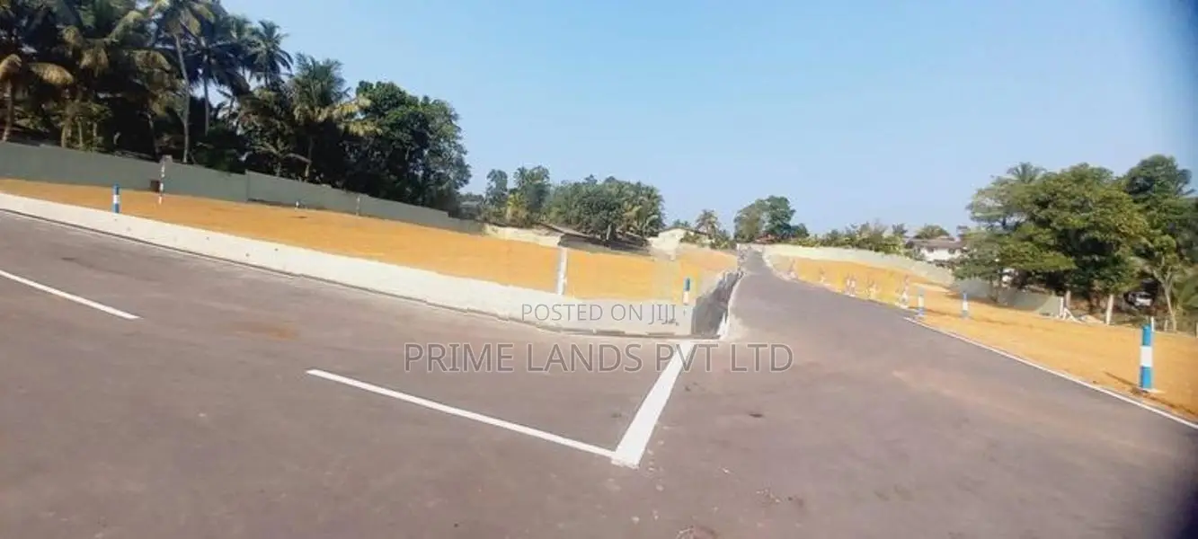 වටිනා ඉඩමක් අලුබෝමුල්ල හන්දිය