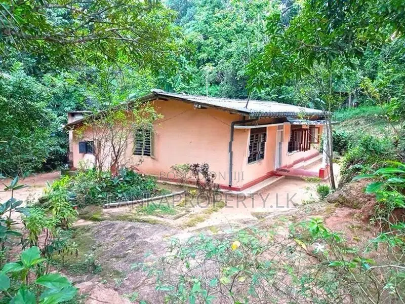 Prime Land with House for Sale – Galagedara (Facing Main Road)
