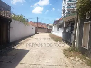 Colombo 15| 4 Bedroom Upstair House on 8.7 perches of Land For Sale