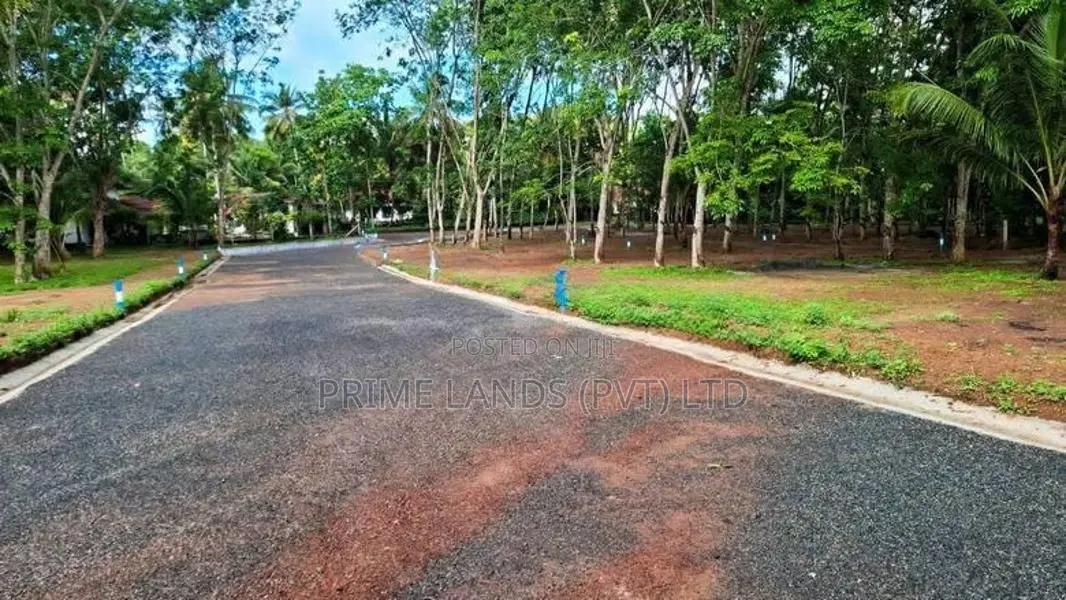 දිවුලපිටිය - වල්පිට නේවාසික බිම්කොටස්