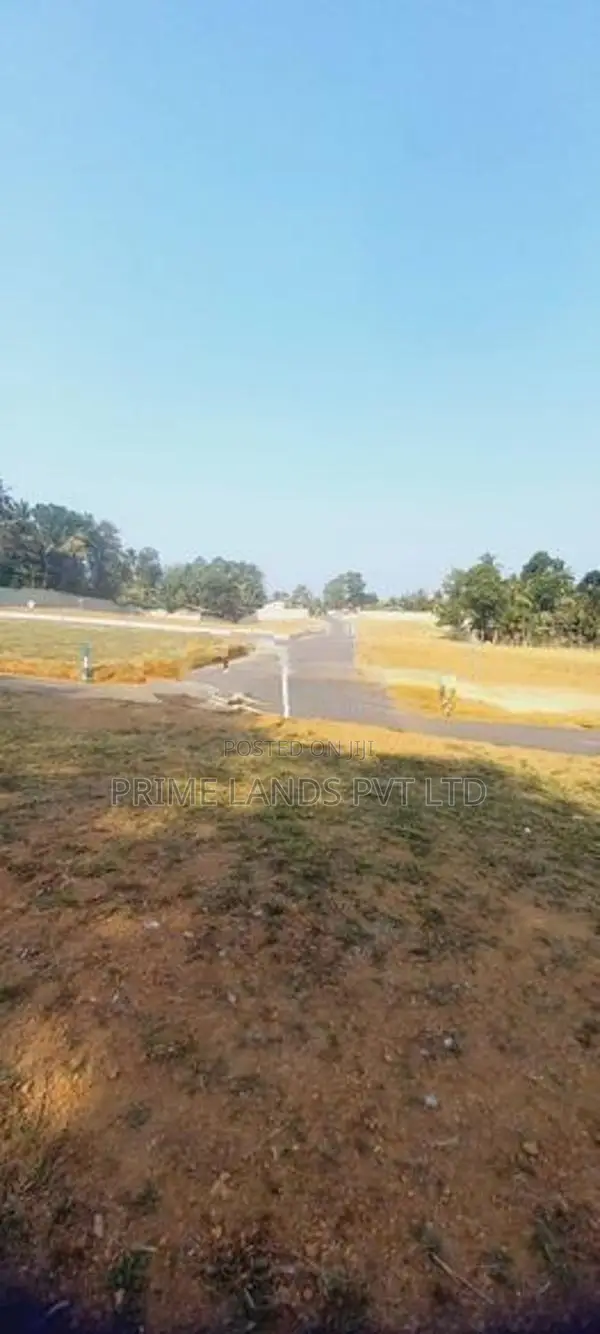 වටිනා ඉඩමක් අලුබෝමුල්ල හන්දිය