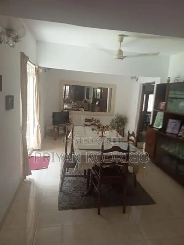 Colombo 15| 4 Bedroom Upstair House on 8.7 perches of Land For Sale