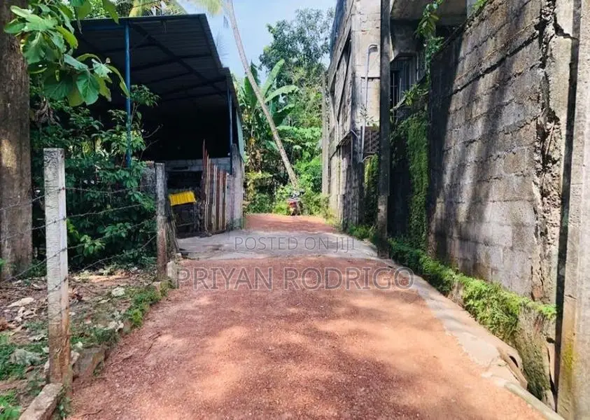 Nugegoda - Thalapathpitiya 13.7 Perches of Land for Sale