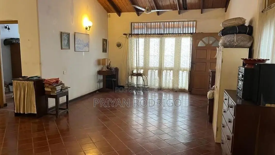 Nawala off 1st Lane 04 Bed Room House on 14.1 Perches of Land for Sale