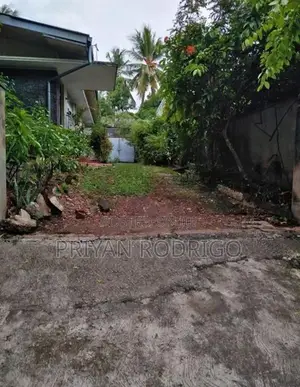 Nugegoda 20.25 Perches of Prime Residential Land with a House for Sale