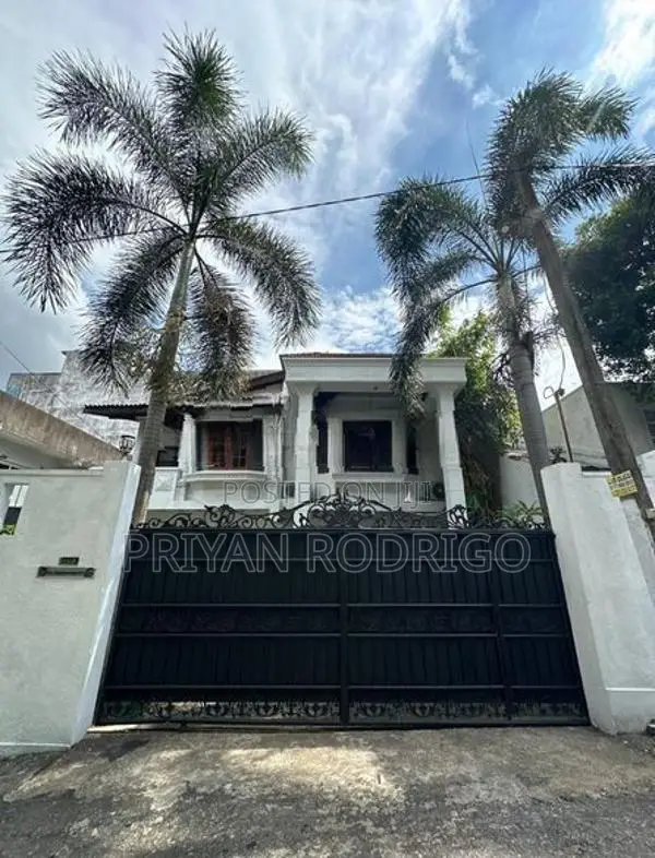Battaramulla - Thalahena 2 Storied House on 7.5 Perches of Land for Sa