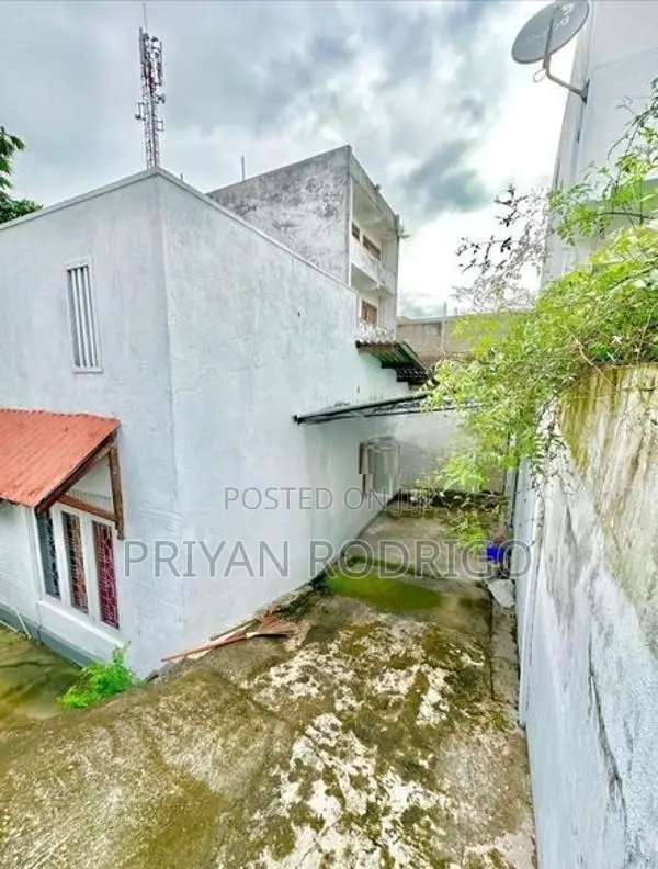 Battaramulla- Thalahena Single Story House on 7 Perches of Land for Sa