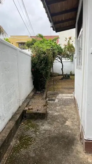 Nawala off 1st Lane 04 Bed Room House on 14.1 Perches of Land for Sale