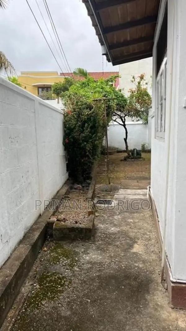 Nawala off 1st Lane 04 Bed Room House on 14.1 Perches of Land for Sale