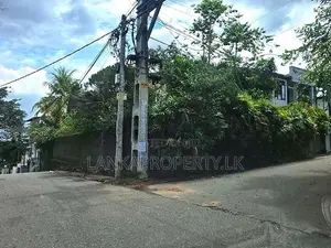 Prime Paddy Field facing scenic Residential Land for Sale in Malabe.