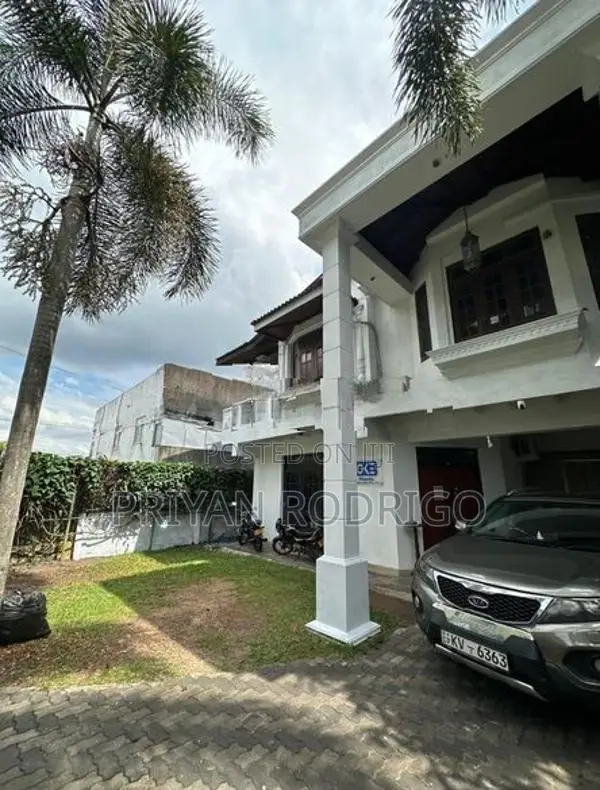 Battaramulla - Thalahena 2 Storied House on 7.5 Perches of Land for Sa