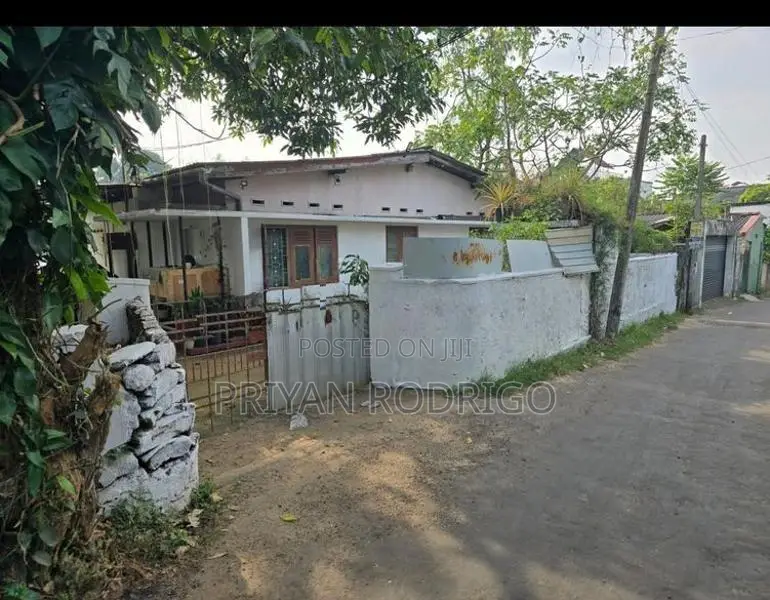 Dehiwala - Attidiya 19.85 Perches of Land with a very Old House for Sa