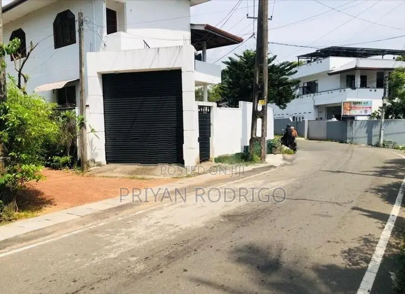 Nugegoda - Thalapathpitiya 13.7 Perches of Land for Sale