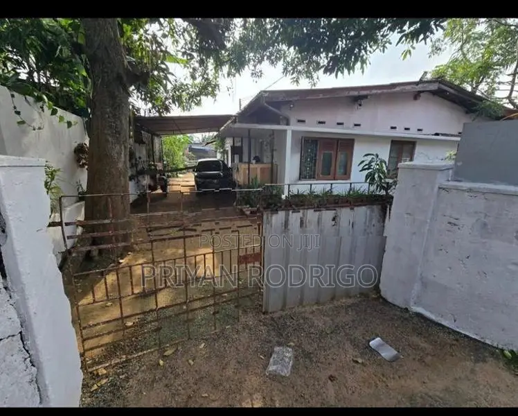 Dehiwala - Attidiya 19.85 Perches of Land with a very Old House for Sa