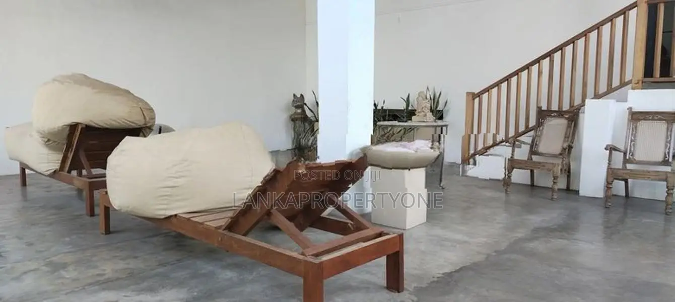 Luxury House with A Pool at Kalegana