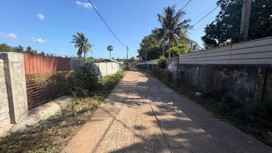 Land for Sale at Maruthanarmadam