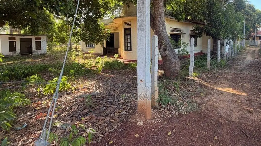 House for Sale Near Nadeswara College Kankesanturai