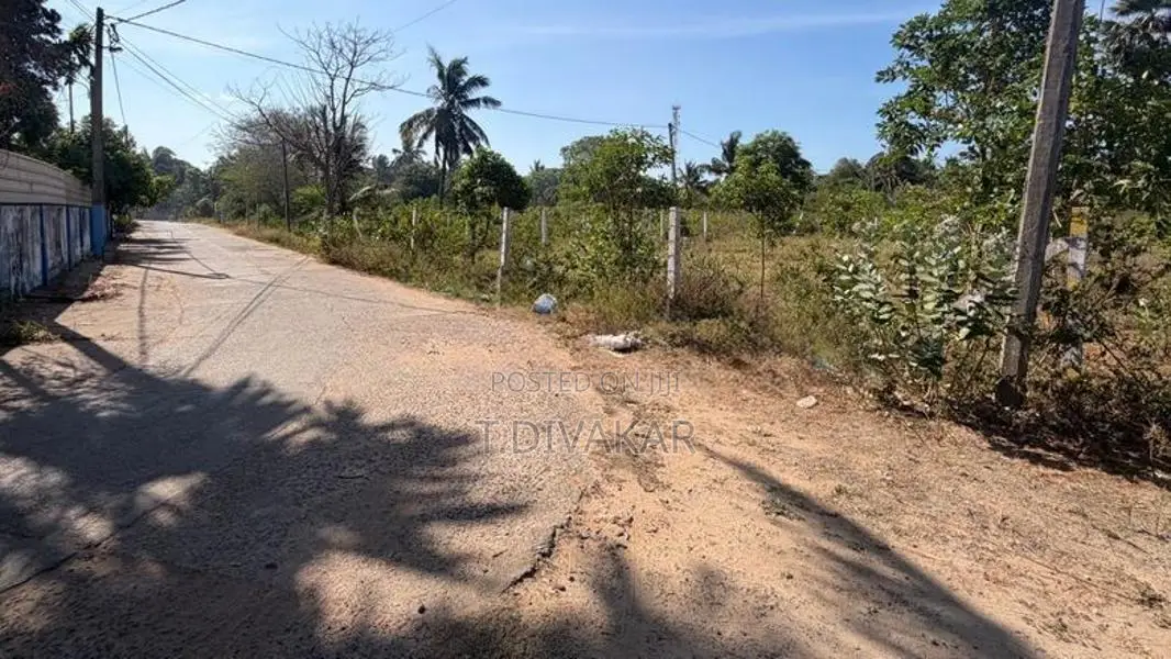 Land for Sale at Maruthanarmadam