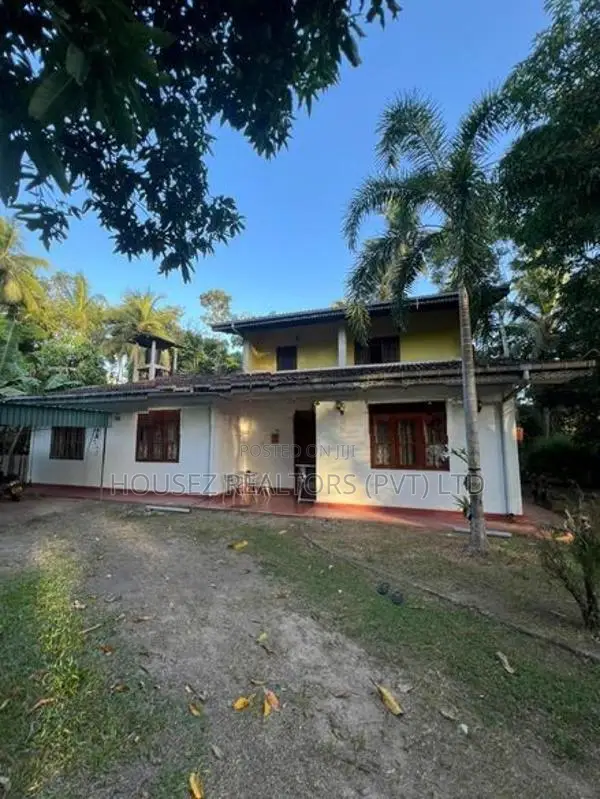 Spacious House for Sale in Yatiyana