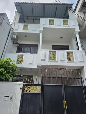 Modern 3-Storey House for Sale in Kolonnawa – Close to Colombo 09