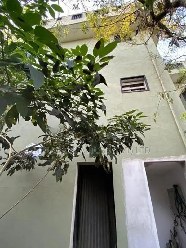 Prime Commercial Guest House in Kandy for Sale