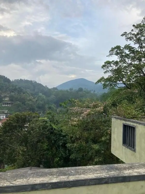 Prime Commercial Guest House in Kandy for Sale
