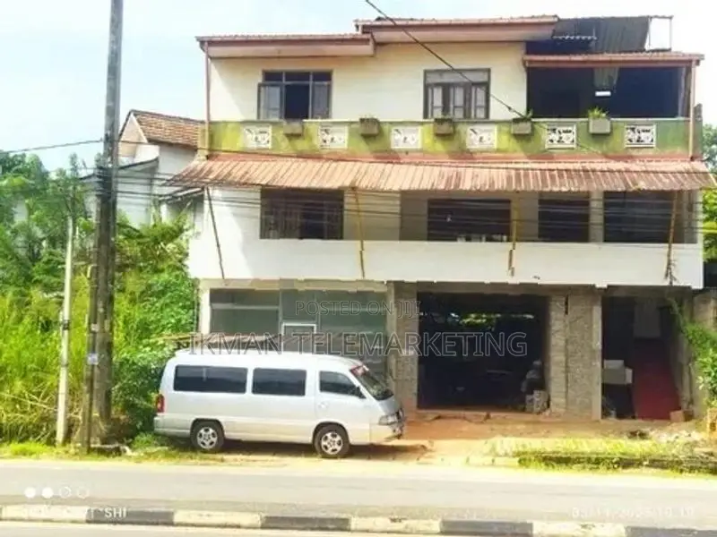 Three-Storey House for Sale in Kahathuduwa