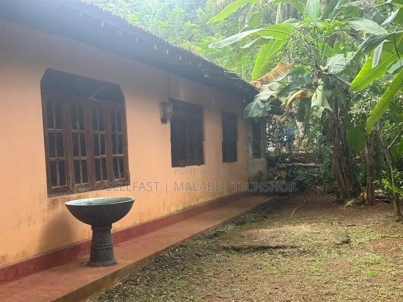 මාතර දික්වැල්ල ඉඩමක් විකිනිමට ඇත
